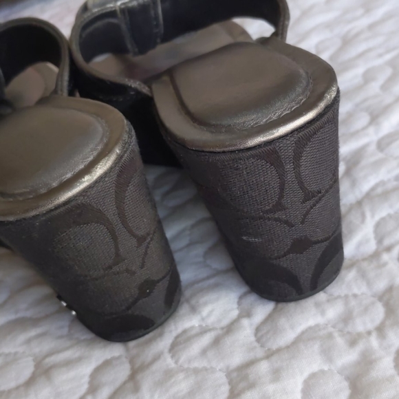 Chunky coach sandals with flower detail - Picture 6 of 8